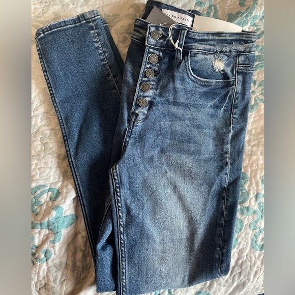 Flying Monkey High-rise Button Skinny Jeans; NWT; size 29 - Picture 11 of 11